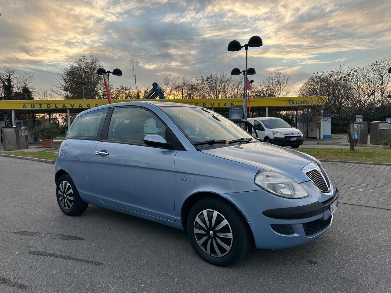 Lancia Ypsilon 1.2 BENZINA NEOPATENTATI CON FRIZIONE NUOVA