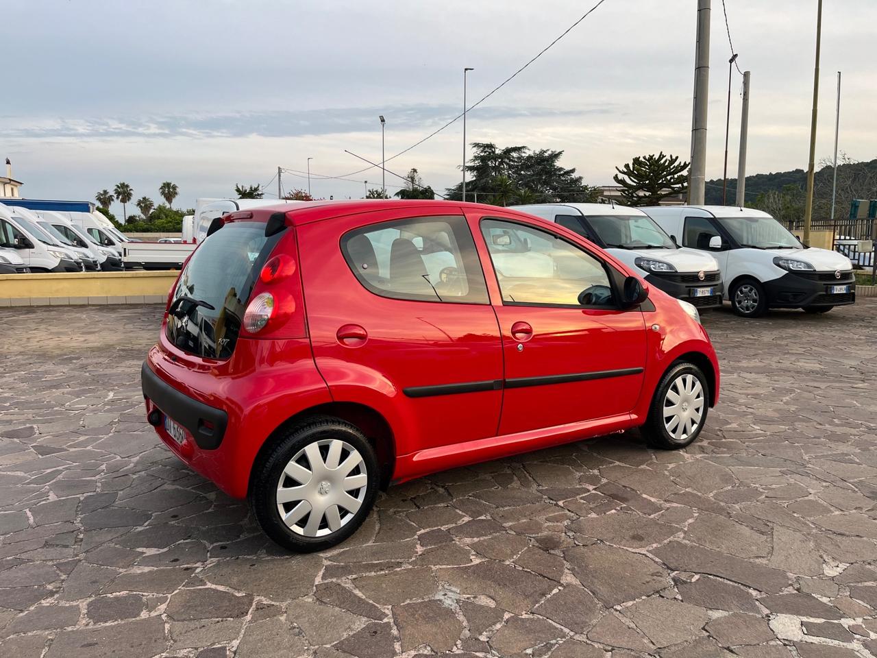Peugeot 107 1.0 68CV 5p. KM 79000 ( NEOPATENTATI)