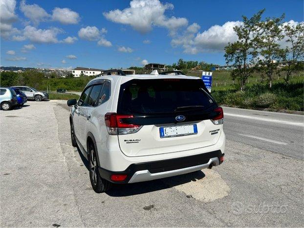 SUBARU Forester 2.0 e-Boxer Premium 4x4