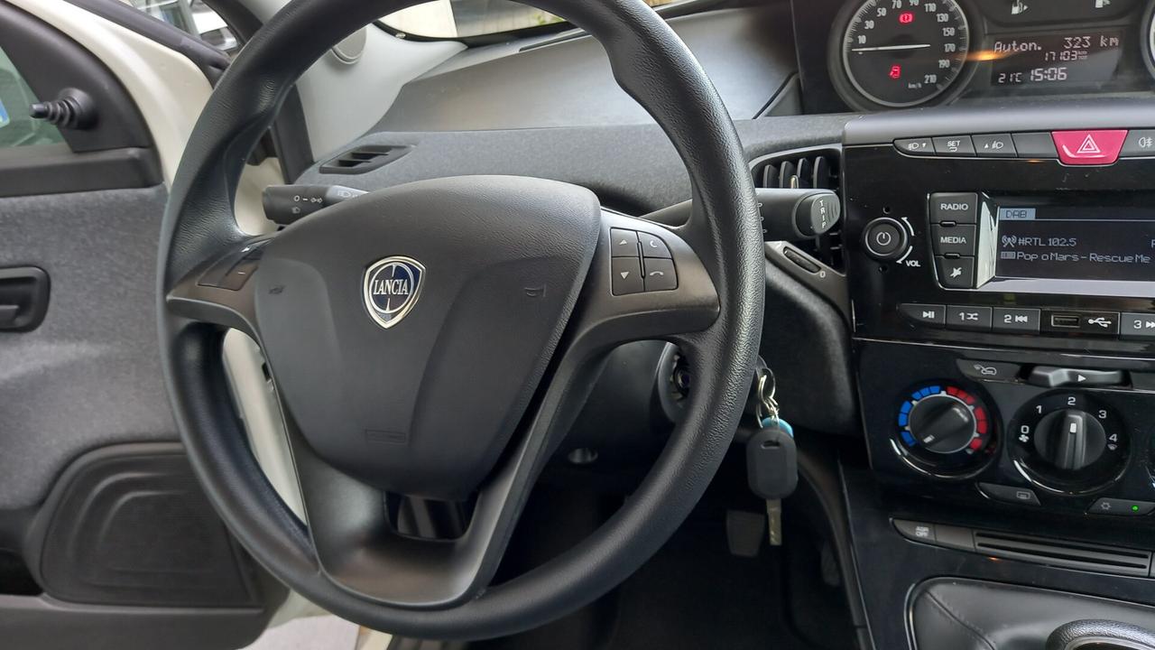 Lancia Ypsilon 1.0 FireFly 5 porte S&S Hybrid Ecochic Silver