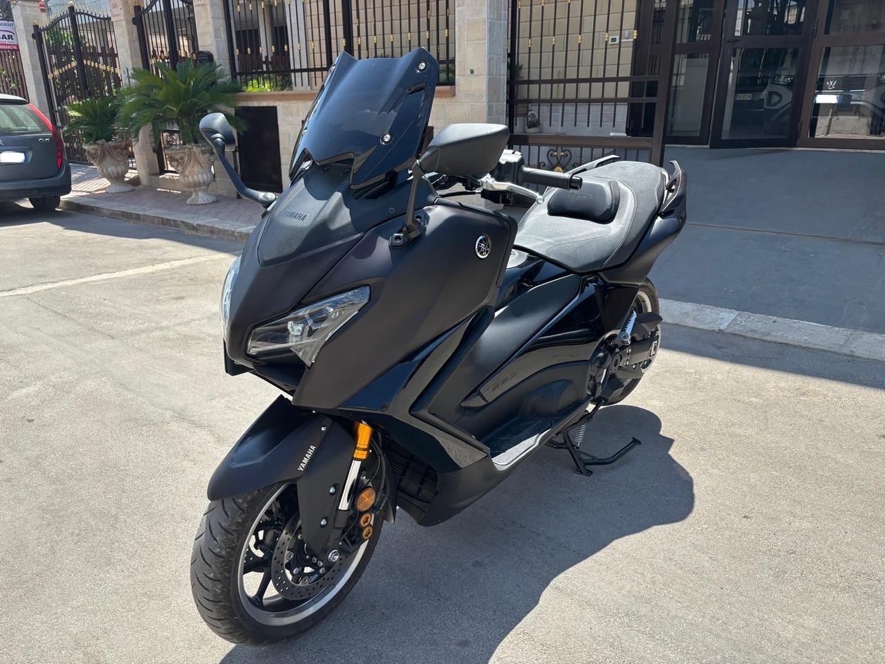 Yamaha T Max 560 TECH MAX DARK MAGMA
