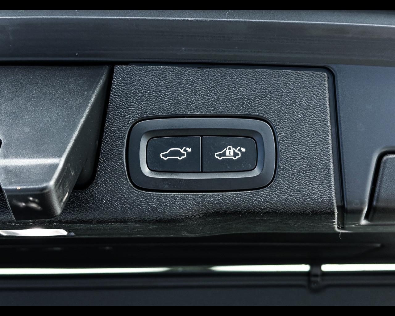 VOLVO XC60 (2017-->) - XC60 T6 Plug-in hybrid AWD automatico Plus Bright