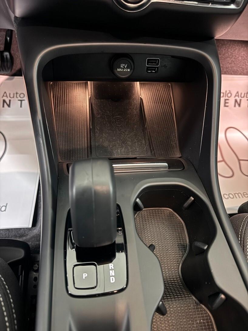 XC40 T4 Plug-in Hybrid Core VETRI SCURI BELLA