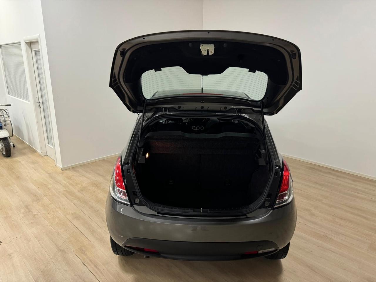 Lancia Ypsilon 1.3 MJT 16V 95 CV 5 porte *** NEOPATENTATI***