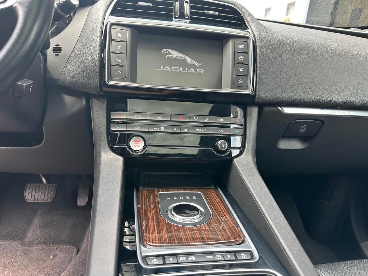 Jaguar F-Pace 2.0 D 180 CV AWD Prestige