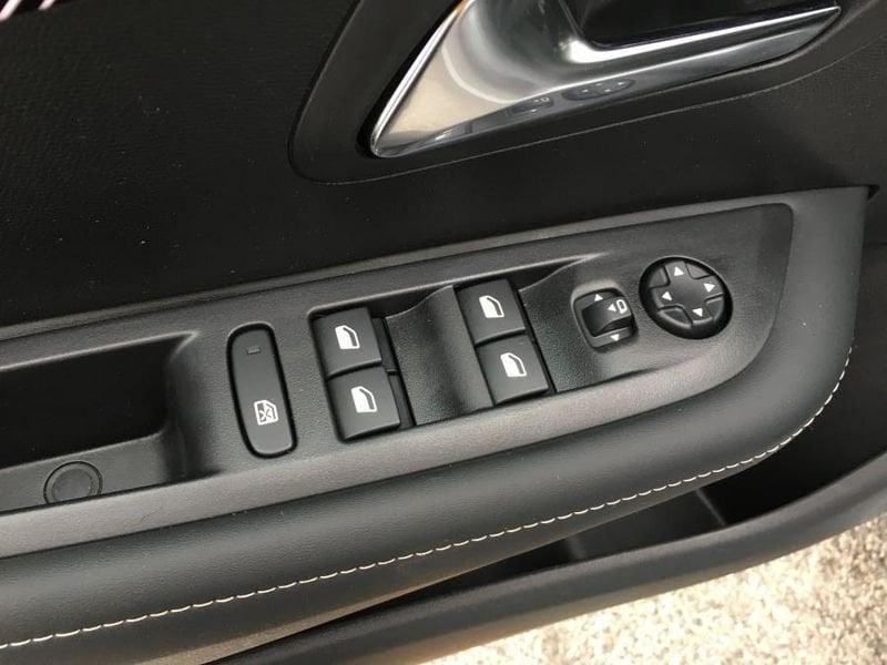 Peugeot 208 PureTech 100cv Allure NAVI +CERCHI 16+VETRI SCURI+KEYLESS