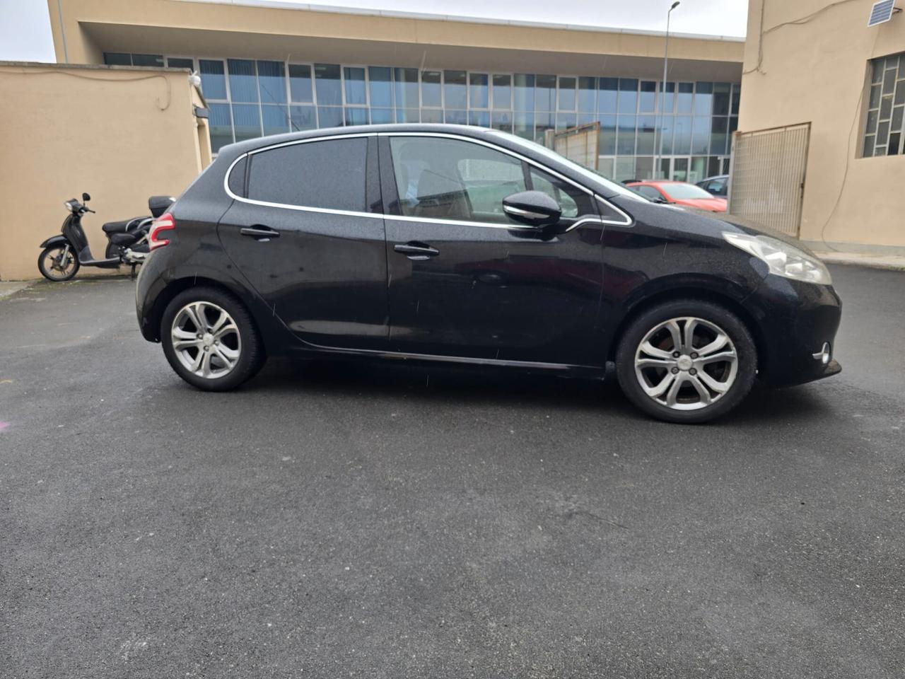 Peugeot 208 1.4 HDi 68 CV 5 porte Allure