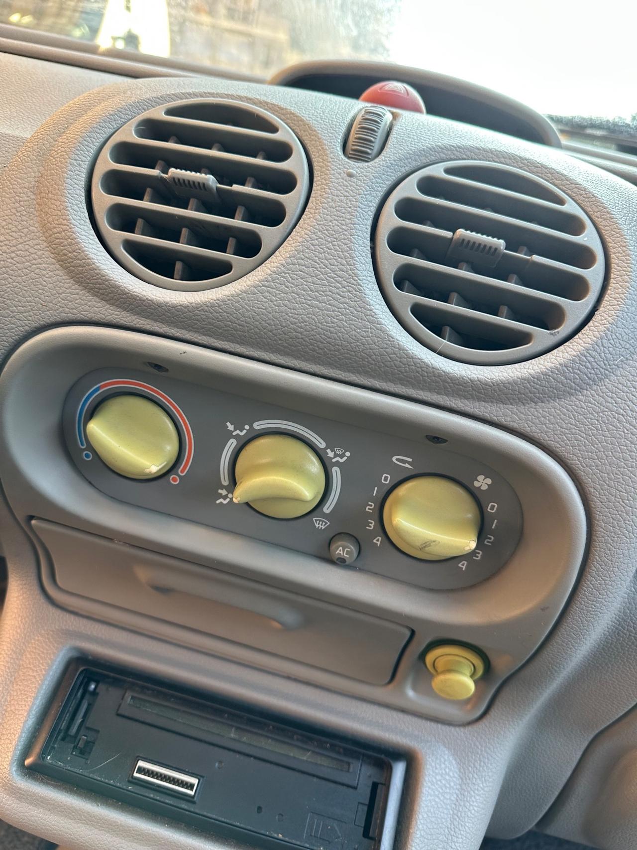 Renault Twingo 1.2i cat Base