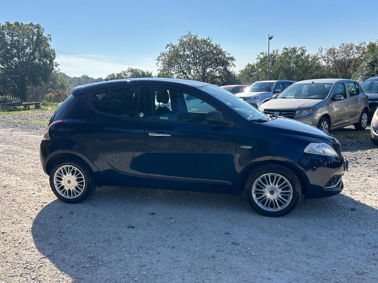 Lancia Ypsilon 1.2 69 CV 5 porte GPL Ecochic Silver neopatentati