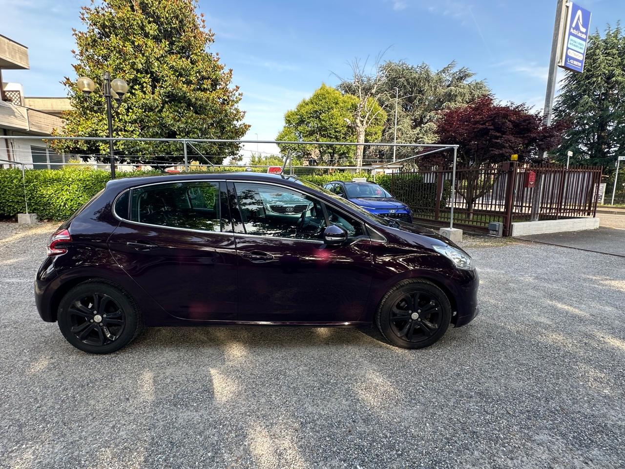 Peugeot 208 1.4 HDi 68 CV 5 porte Allure