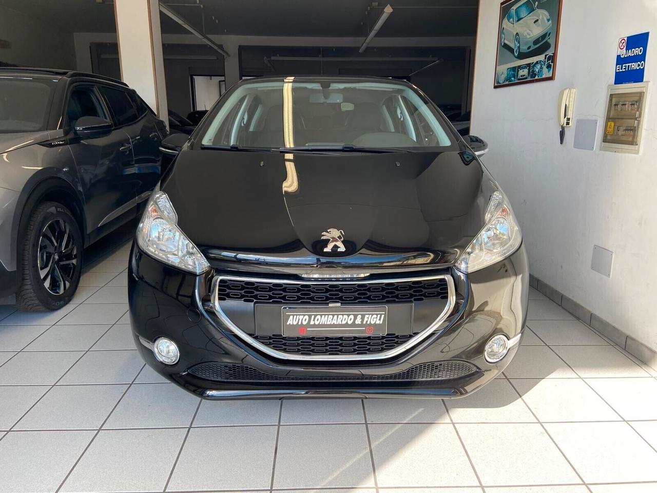 Peugeot 208 PureTech 82CV 5 porte Allure