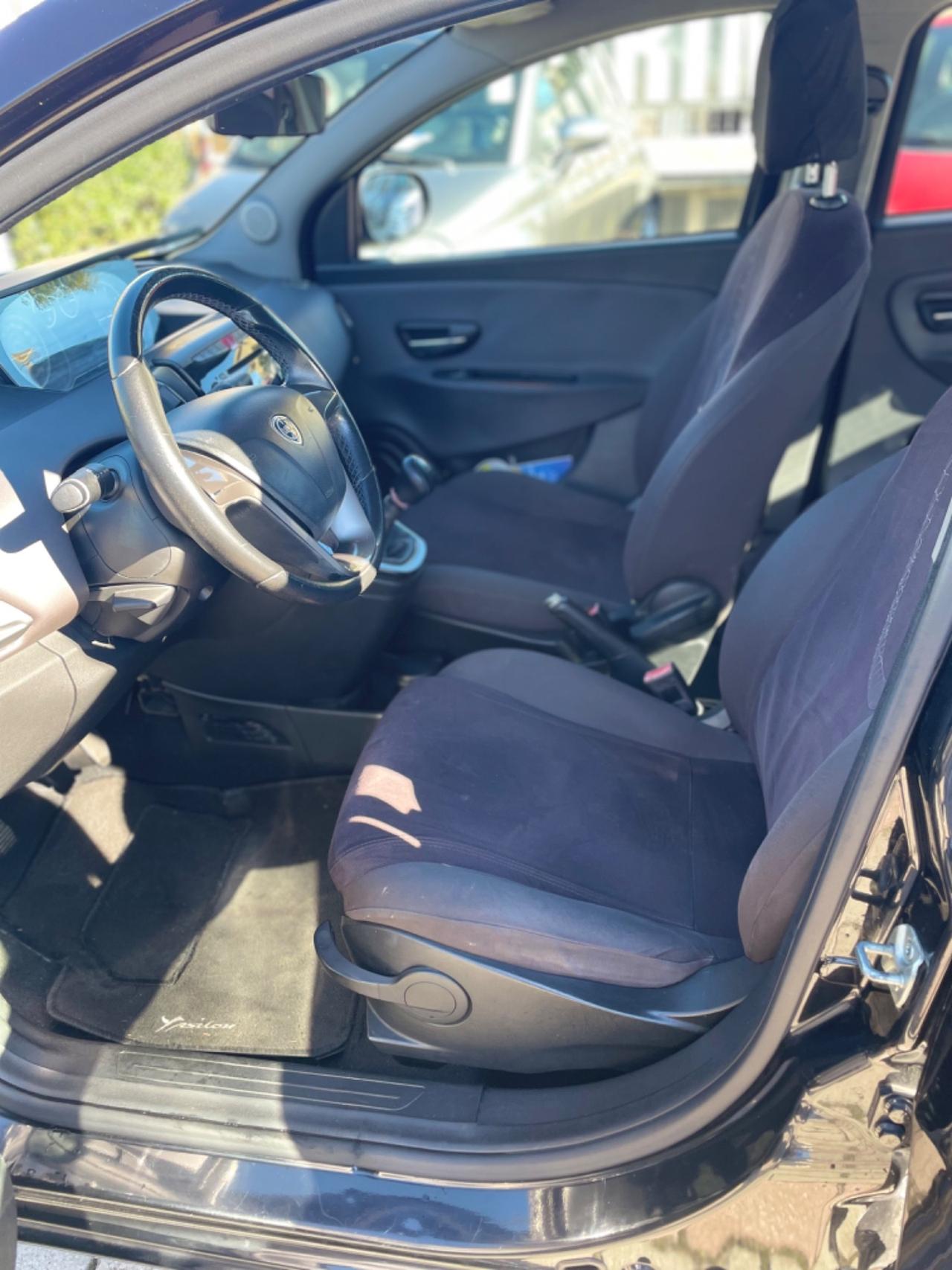 Lancia Ypsilon 1.3 MJT 16V 95 CV 5 porte S&S Black&Red