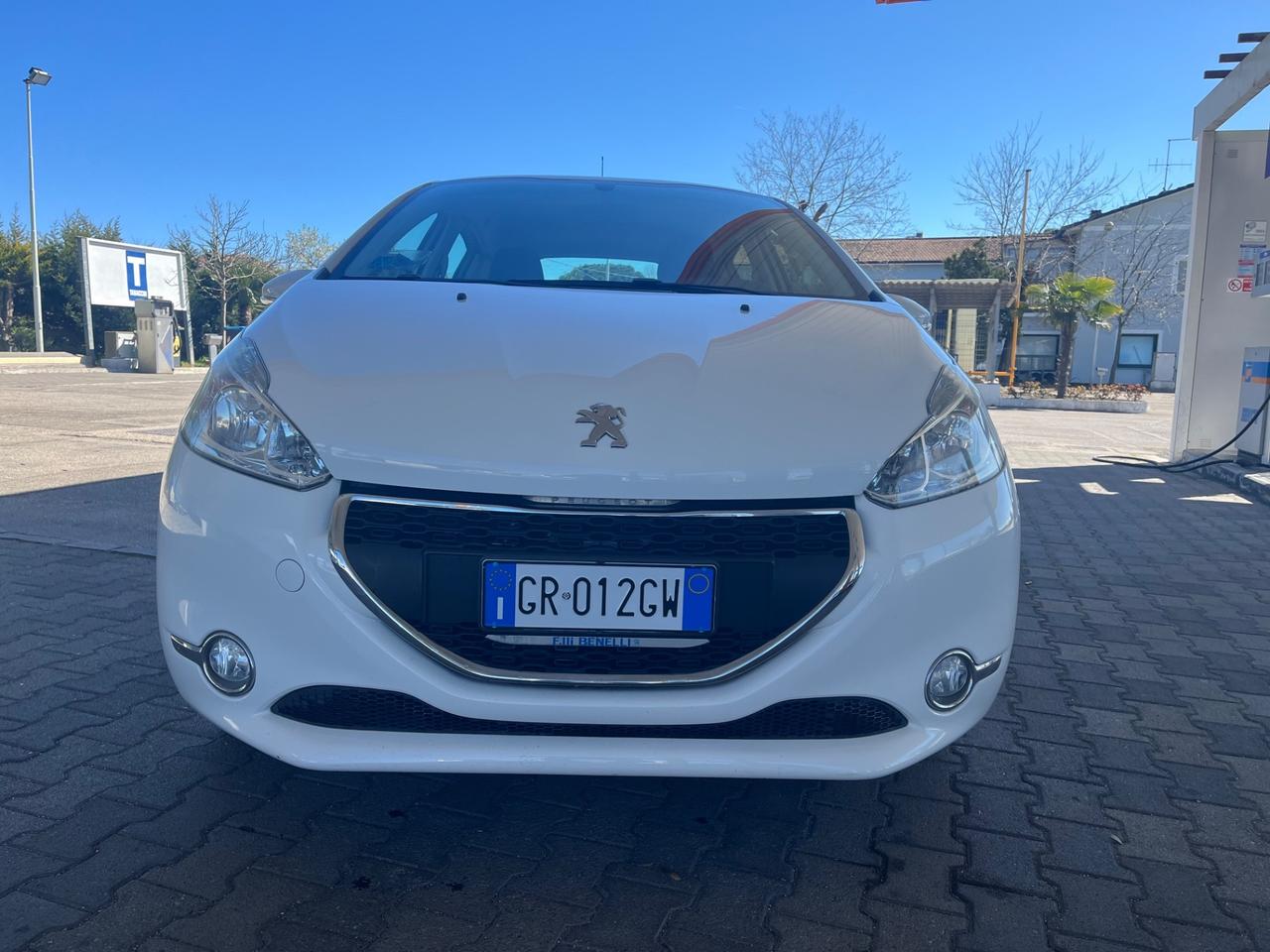 Peugeot 208 1.2 VTi 82 CV 5 porte Active km 67.000 garanzia 12 mesi