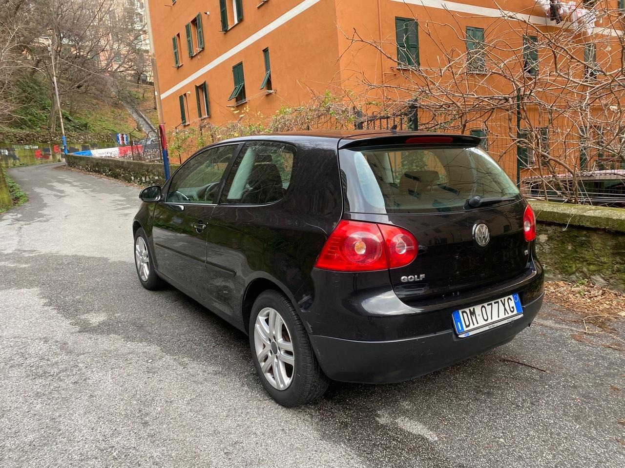 VOLKSWAGEN GOLF 1.6 BENZINA NEO PATENTATI 2008