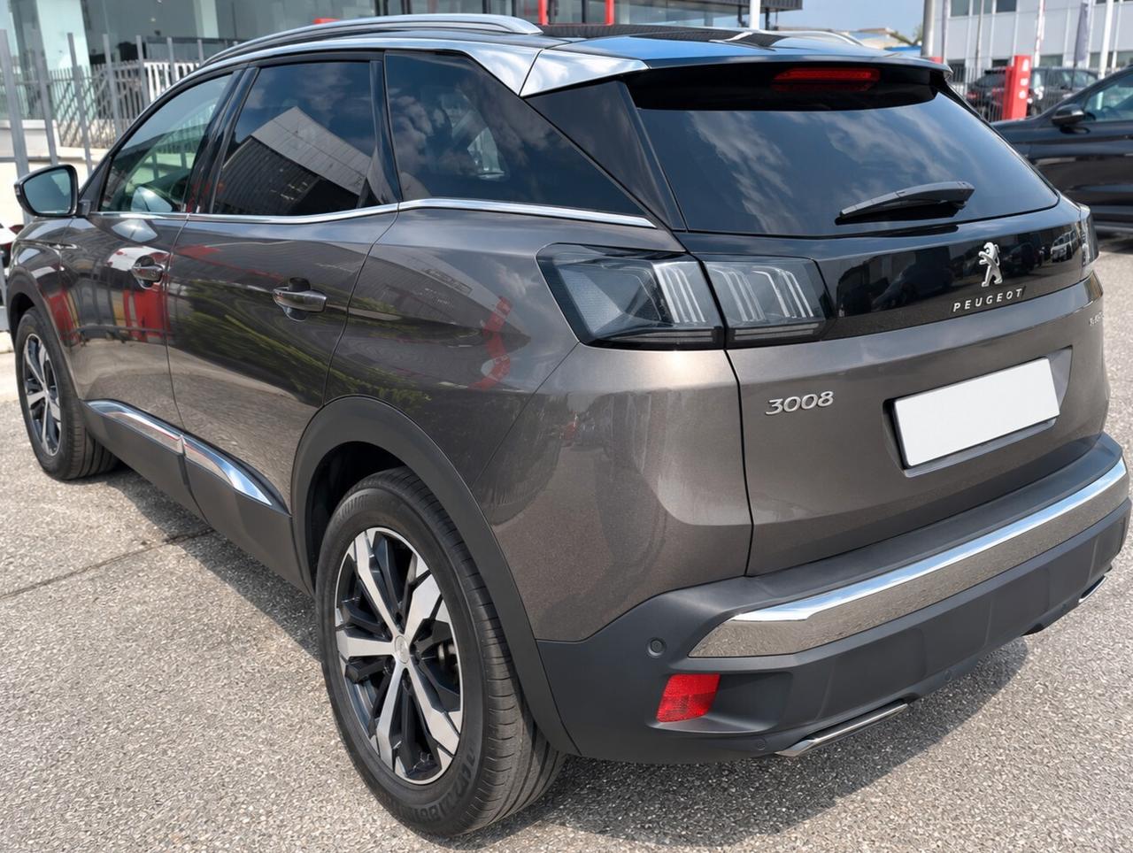 Peugeot 3008 130cv EAT8 GT Pack tetto panoramico