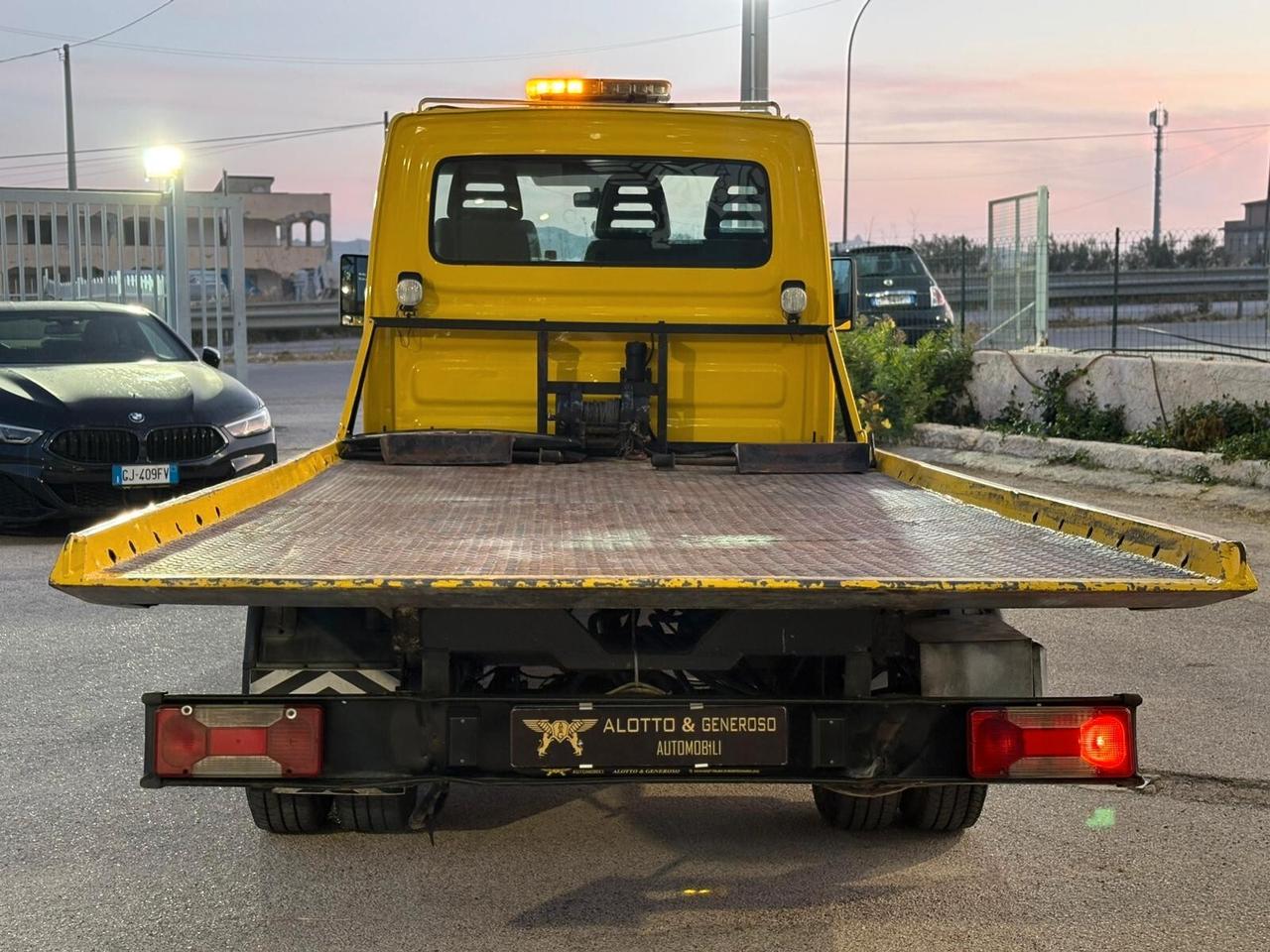 IVECO DAILY CARROATTREZZI 35 C13 ( PATENTE B)