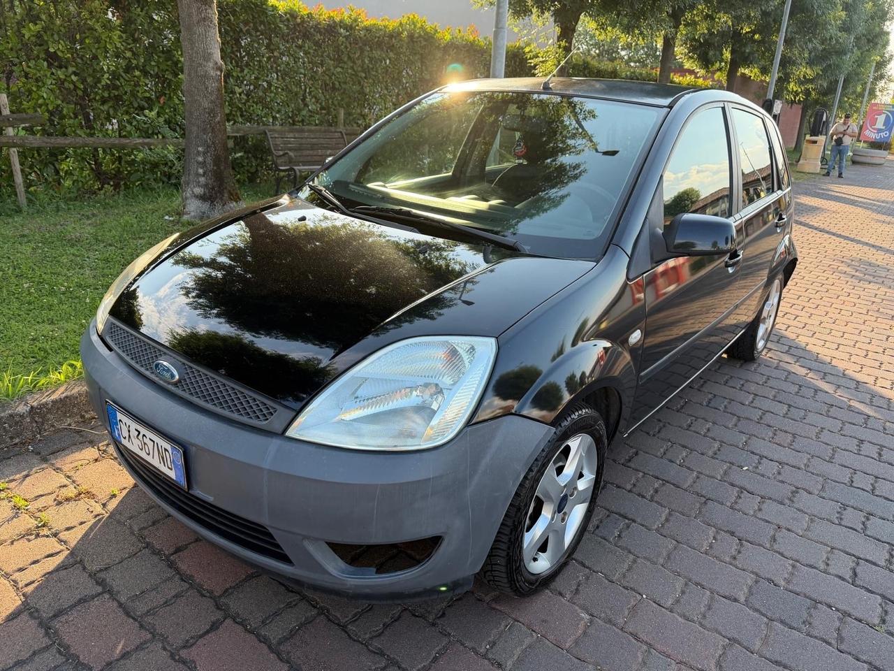 Ford Fiesta 1.4 16V 5p. Ghia