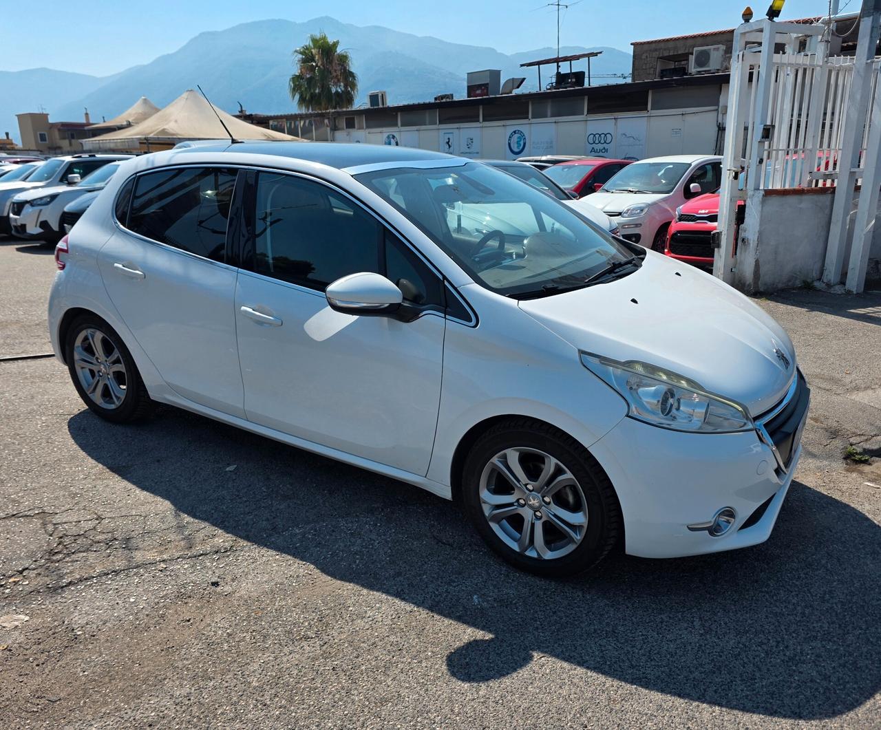 Peugeot 208 1.4 HDi 68 CV 5 porte Allure