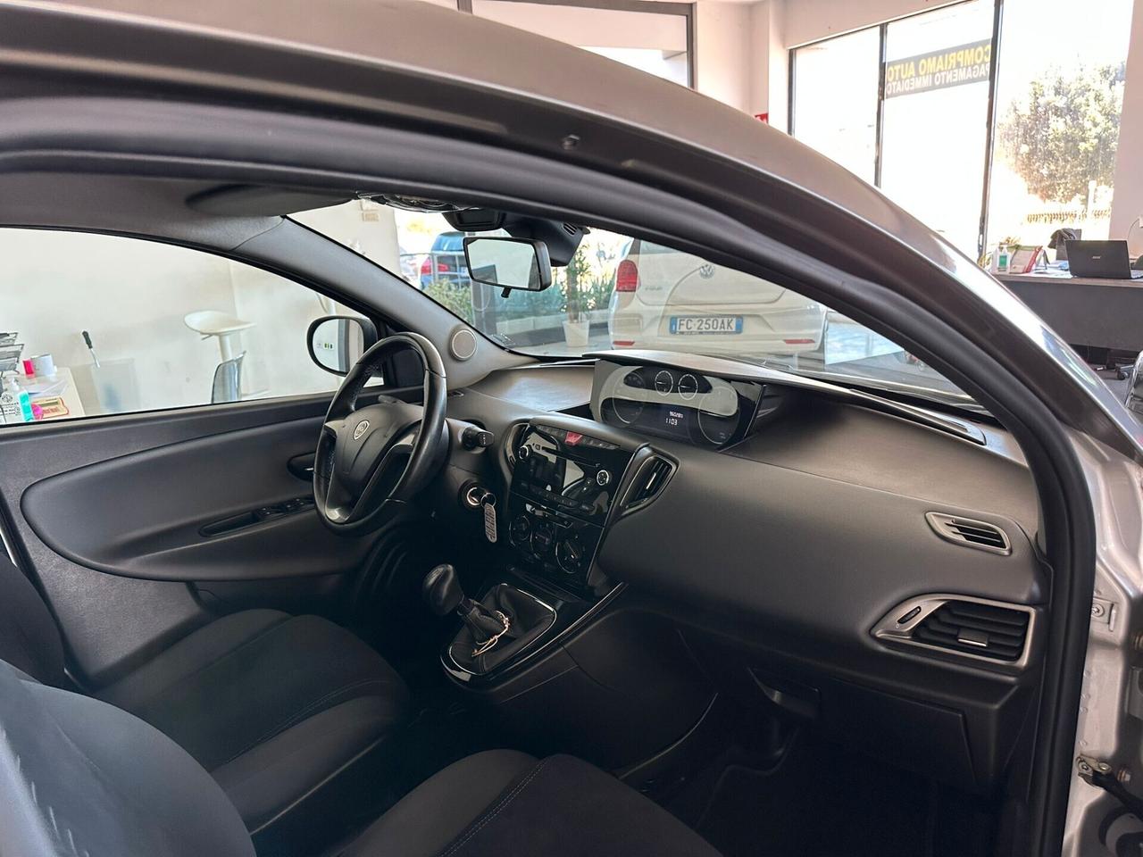 Lancia Ypsilon 1.3 MJT 16V 95 CV 5 porte S&S Platinum NEOPATENTATI