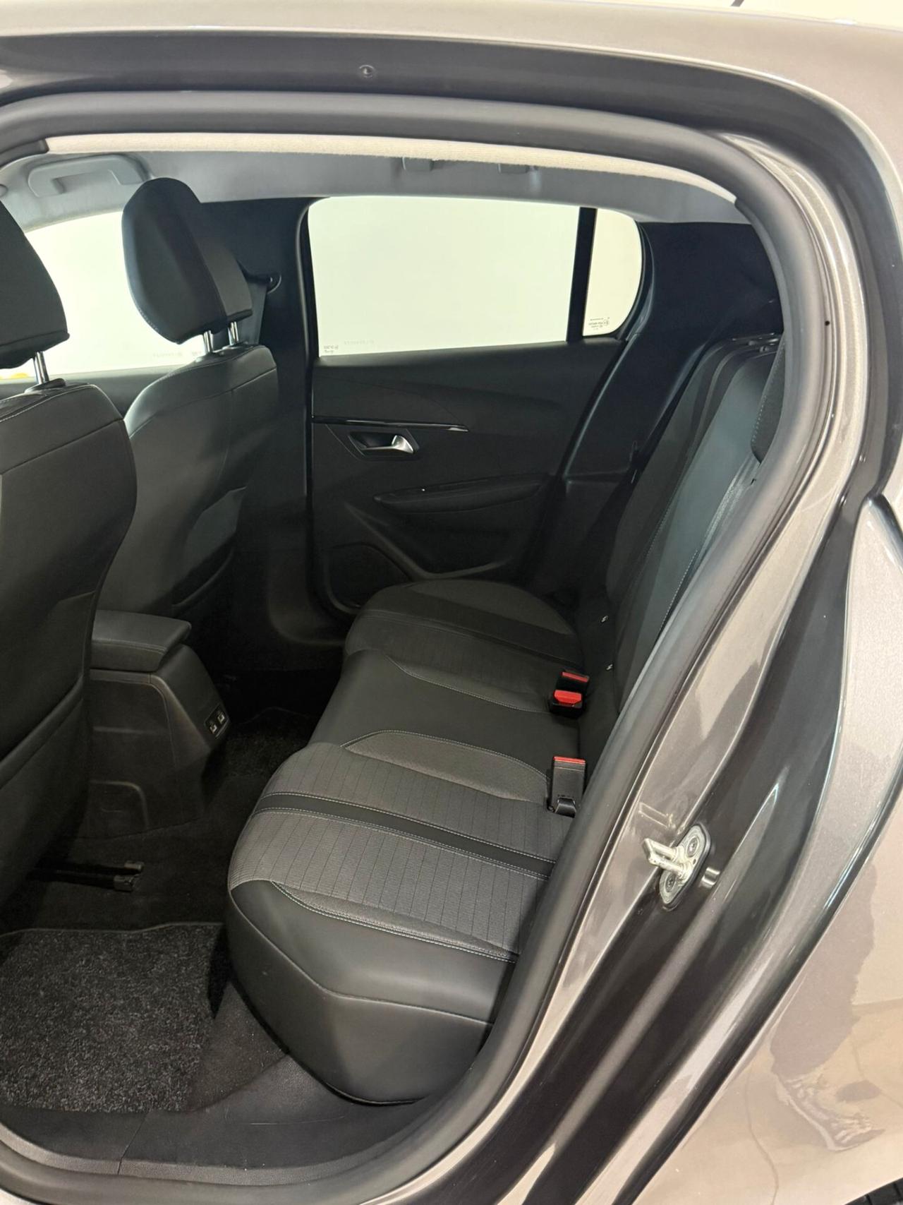 Peugeot 208 1.2 100CV Allure 46.000 KM