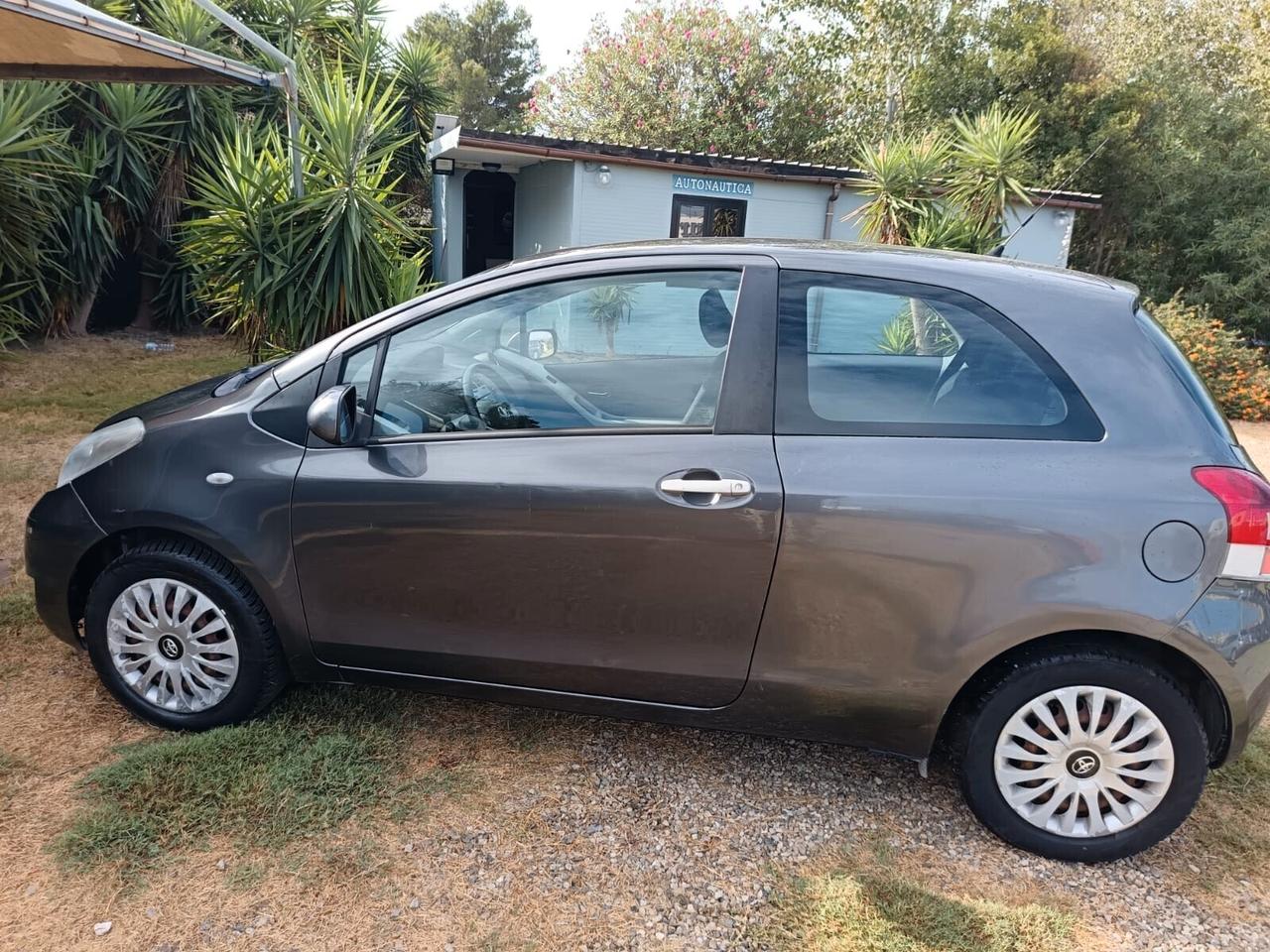 Toyota Yaris 1.0 3 porte Sol