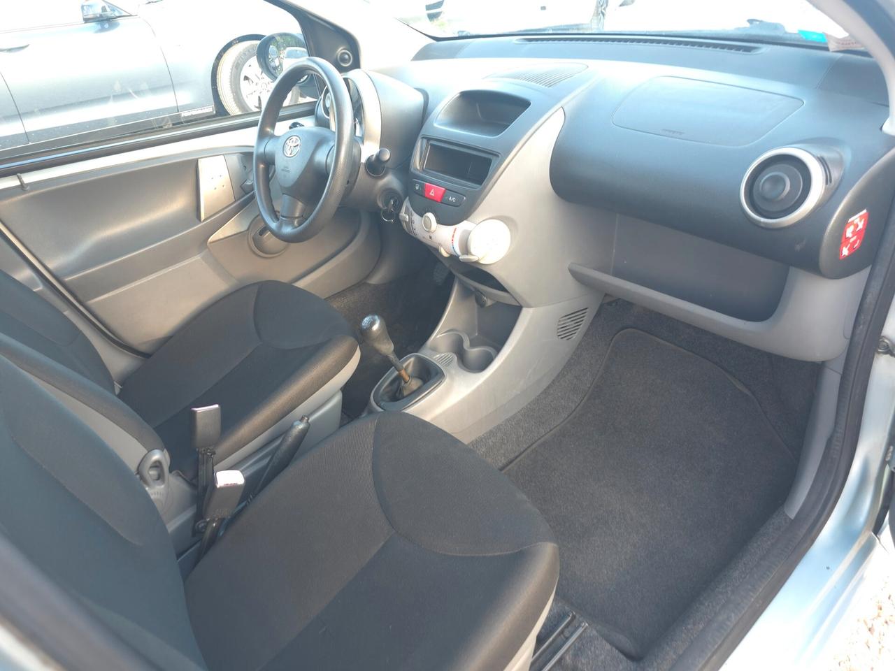 Toyota Aygo 1.0 12V VVT-i 5 porte Sol