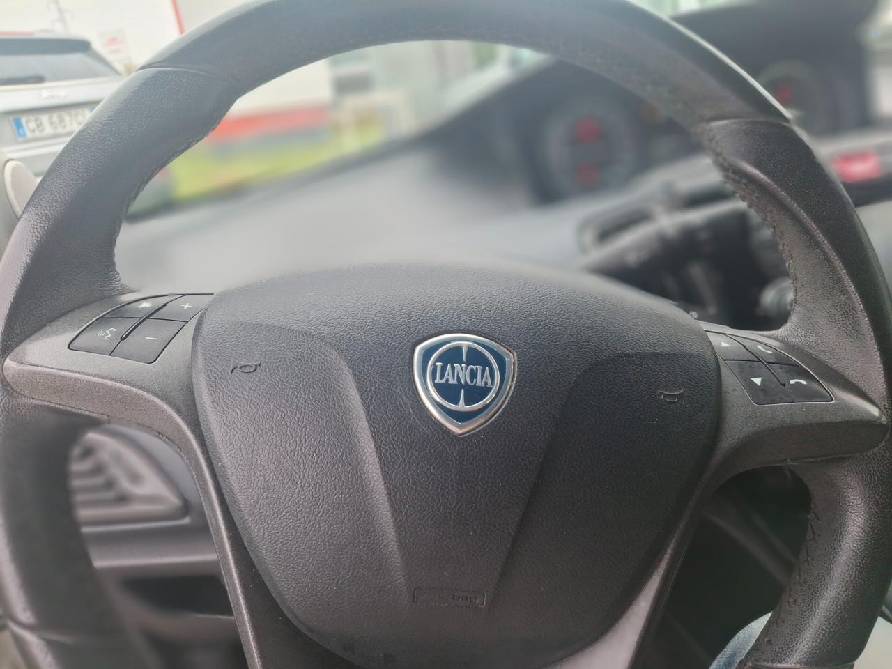 Lancia Ypsilon 1.2 ,5 porte GPL