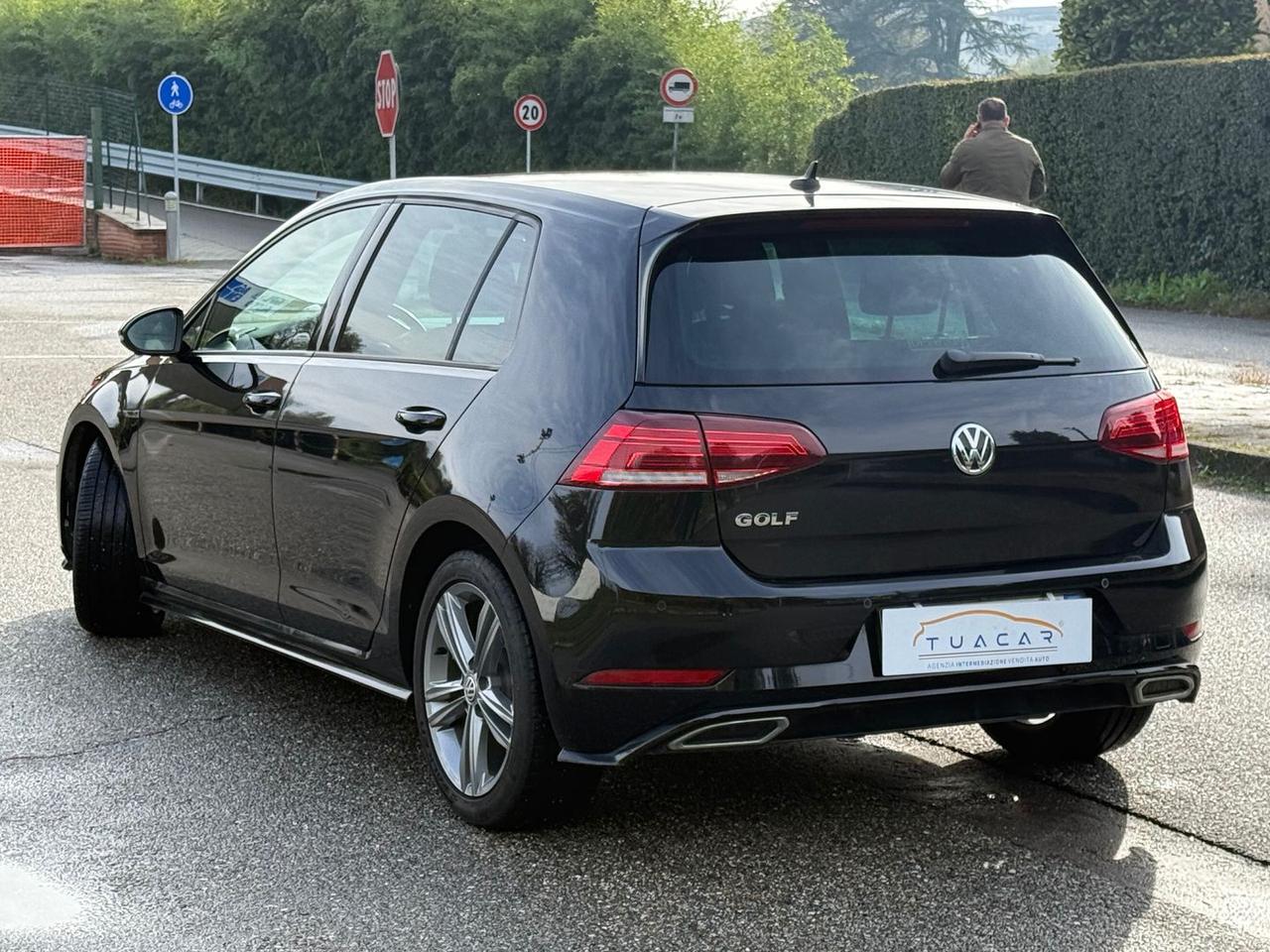 Volkswagen Golf 1.6 TDI R LINE