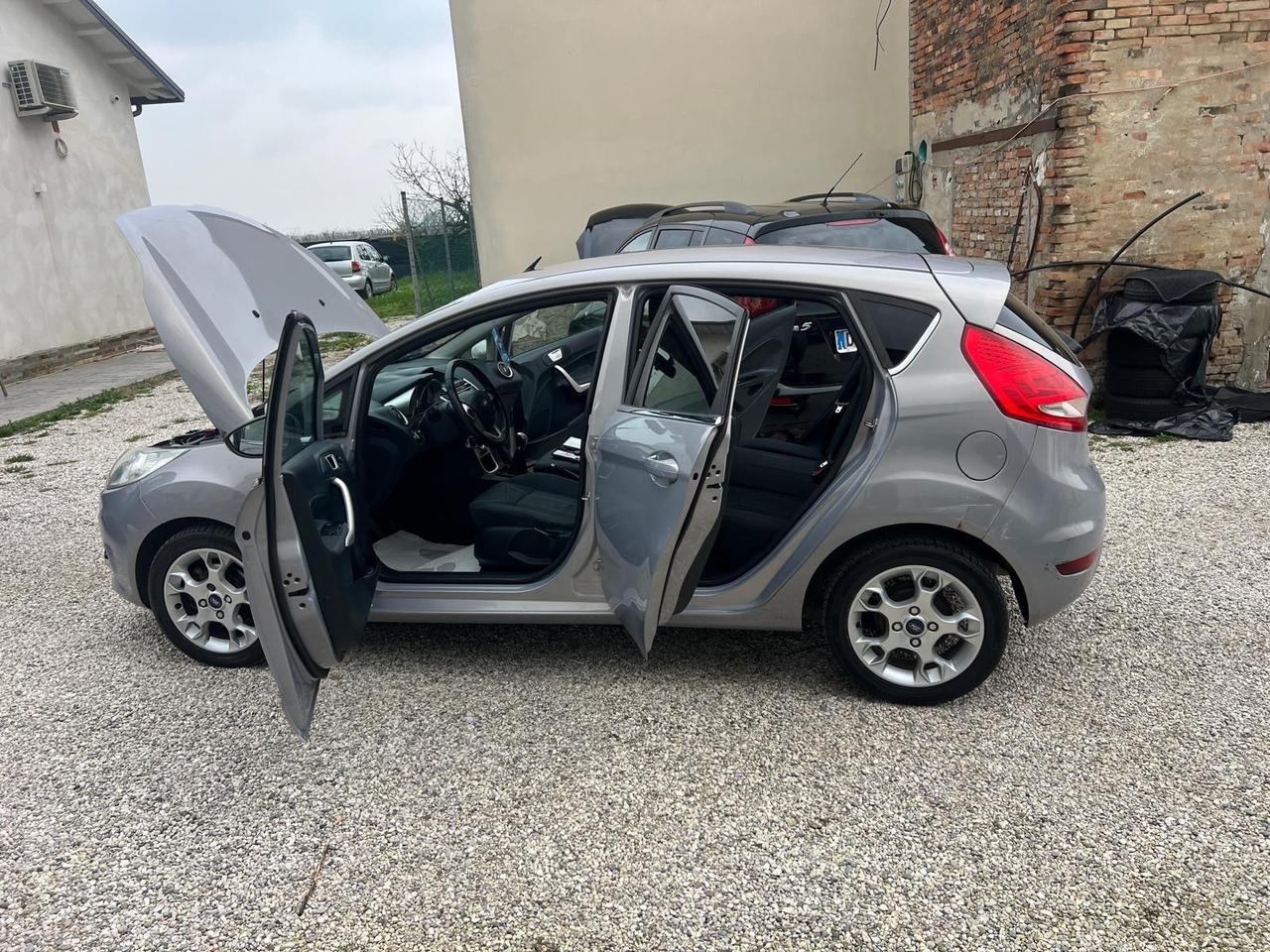 Ford Fiesta 1.4 5 porte Bz.- GPL Titanium