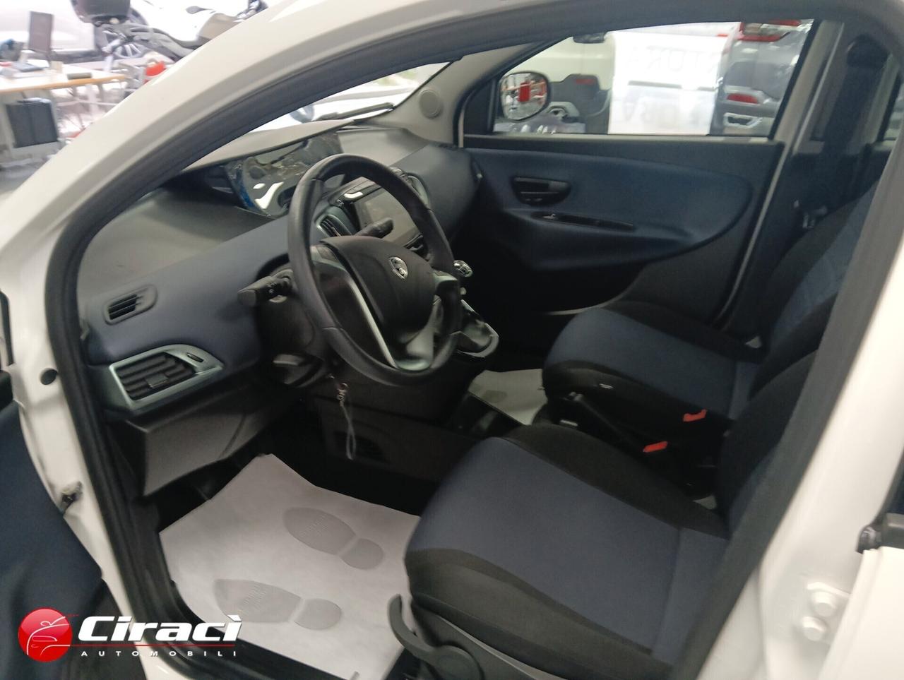 Lancia Ypsilon 1.0 5 p Hybrid Platino