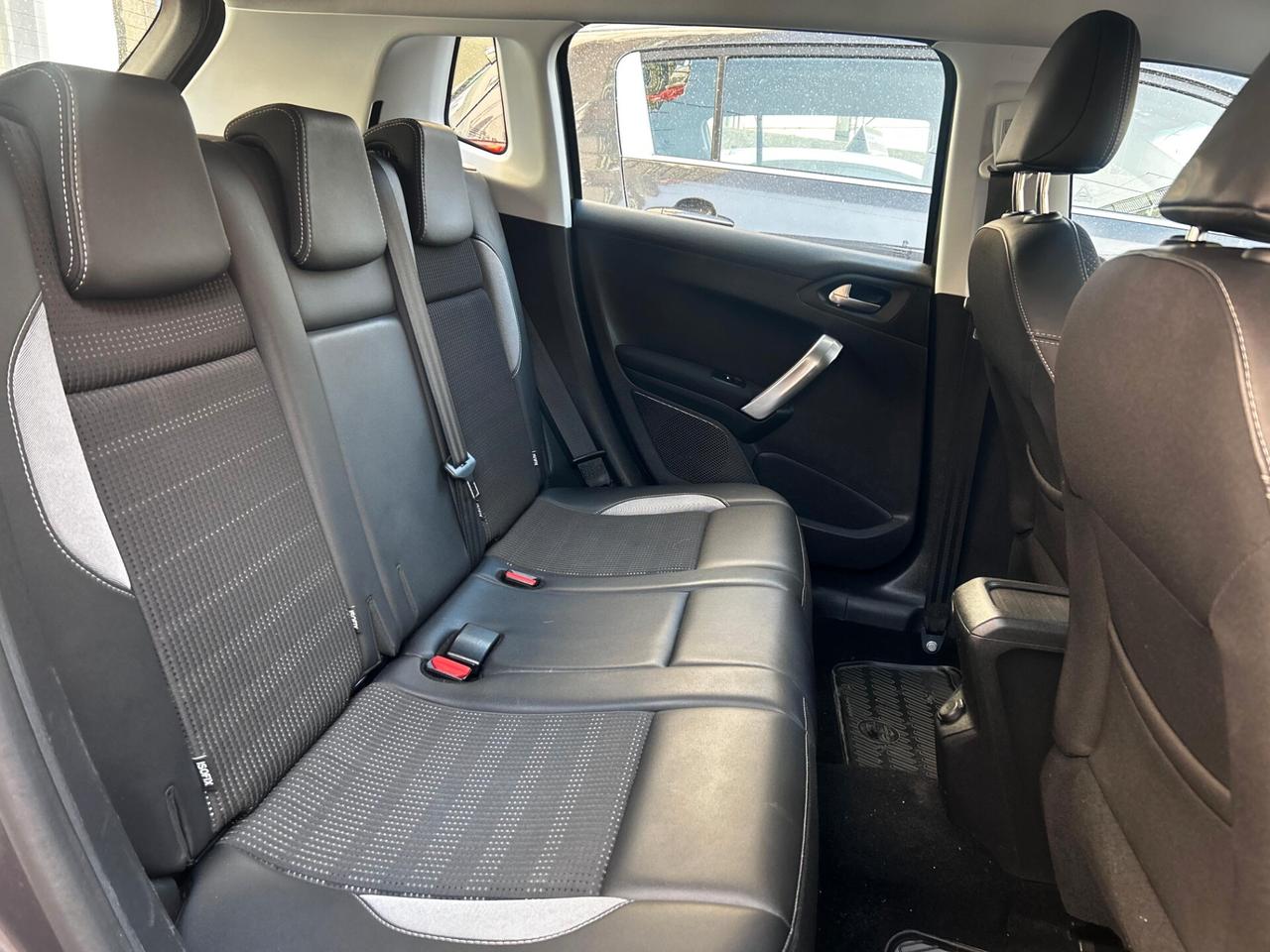 PEUGEOT 2008 - Cc 1.5 - Cv 102 - PASSAGGIO E GAARANZIA INCLUSO NEL PREZZO!