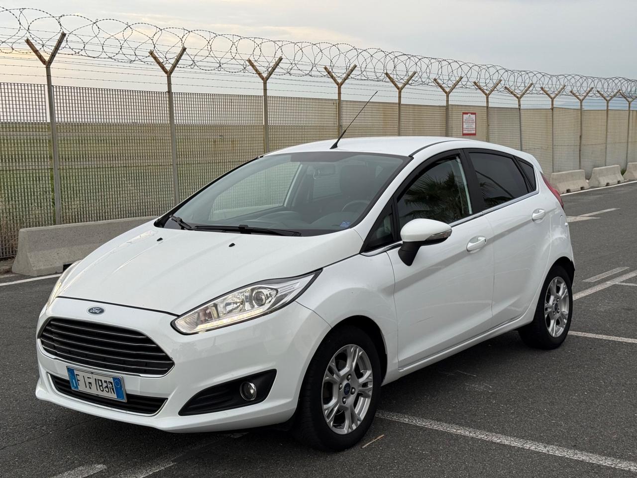 Ford Fiesta 1.5 TDCi 75CV - TITANIUM-FULL