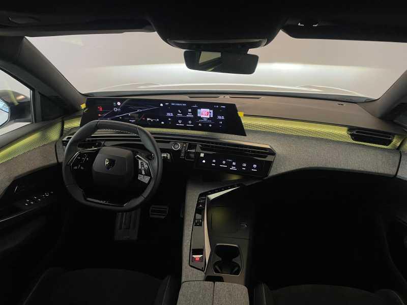 PEUGEOT Nuovo 5008 Hybrid 136 e-DCS6 GT