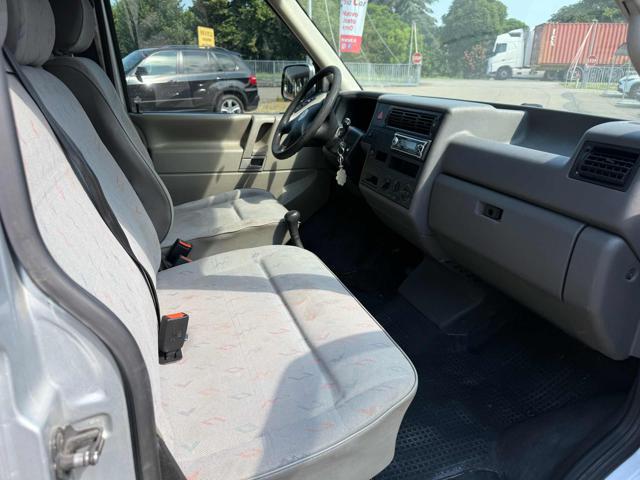 VOLKSWAGEN Transporter Transp. 2.5 TDI/102CV cat Multivan 8 POSTI