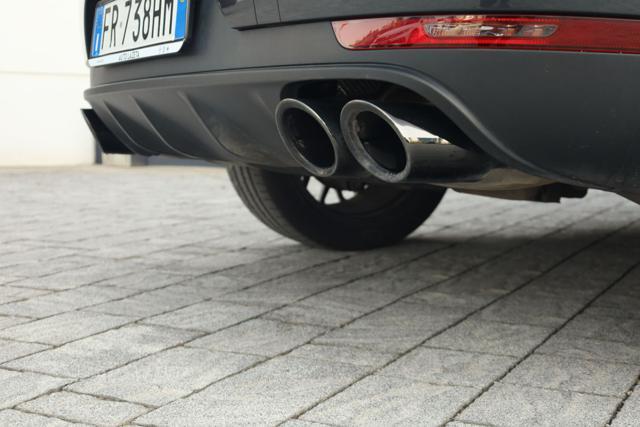 PORSCHE Macan 2.0 Sedili Riscaldabili Volante Elettrico 4x4