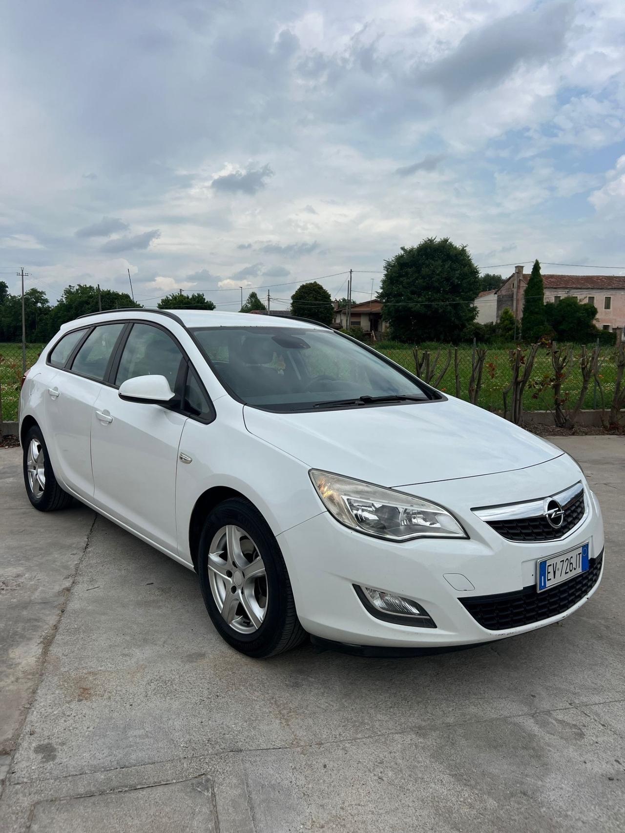 Opel Astra 1.7 CDTI 110CV Sports Tourer Cosmo