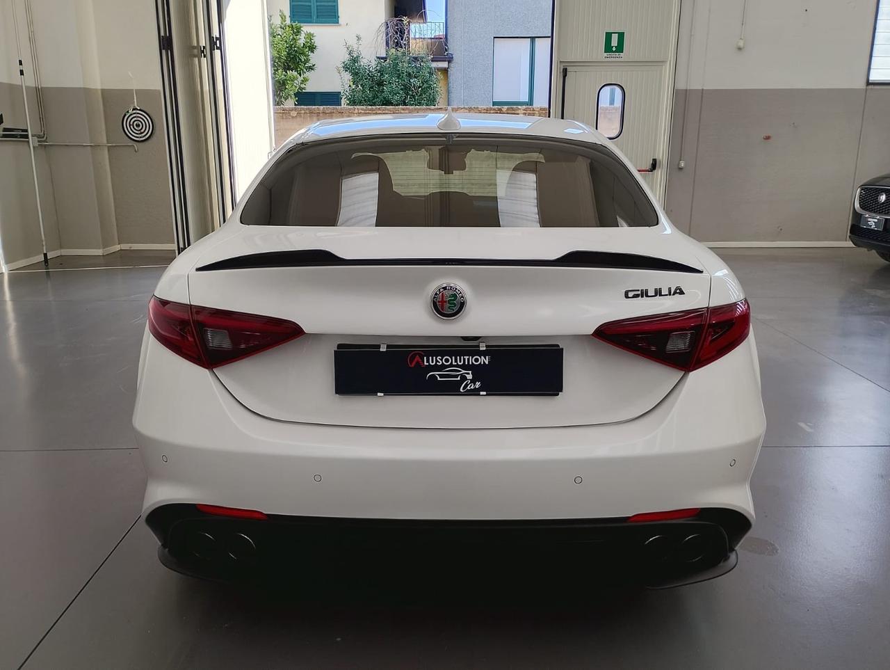 Alfa Romeo Giulia 2.9 V6 Bi-Turbo AT8 Quadrifoglio