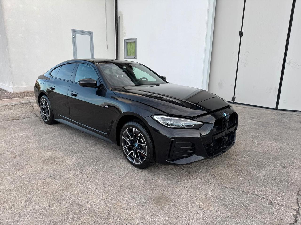 BMW i4 edrive40 Msport 83kw/h 340cv INCIDENTATA