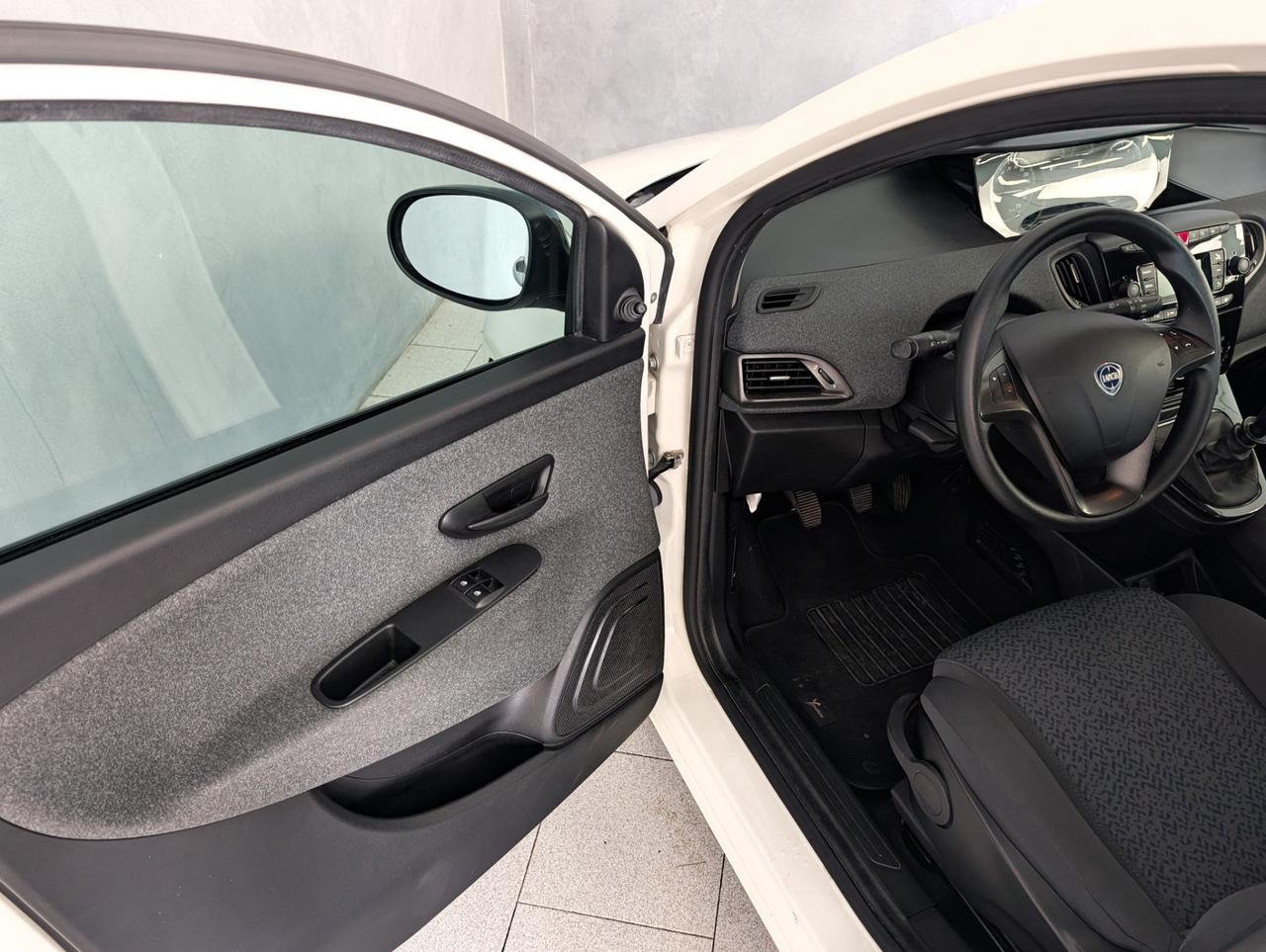 Lancia Ypsilon 1.0 Hybrid 70cv Silver