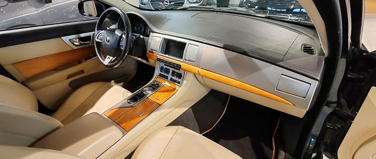 Jaguar XF Sportbrake 2.2 D Business Edition