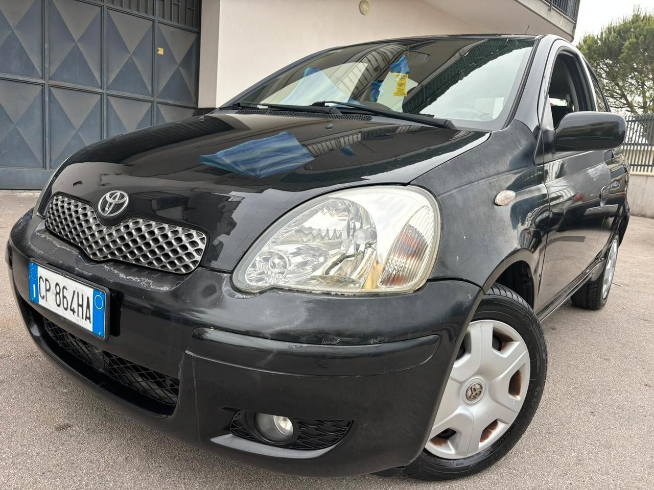 Toyota Yaris 1.0i 16V cat 5 porte Sol