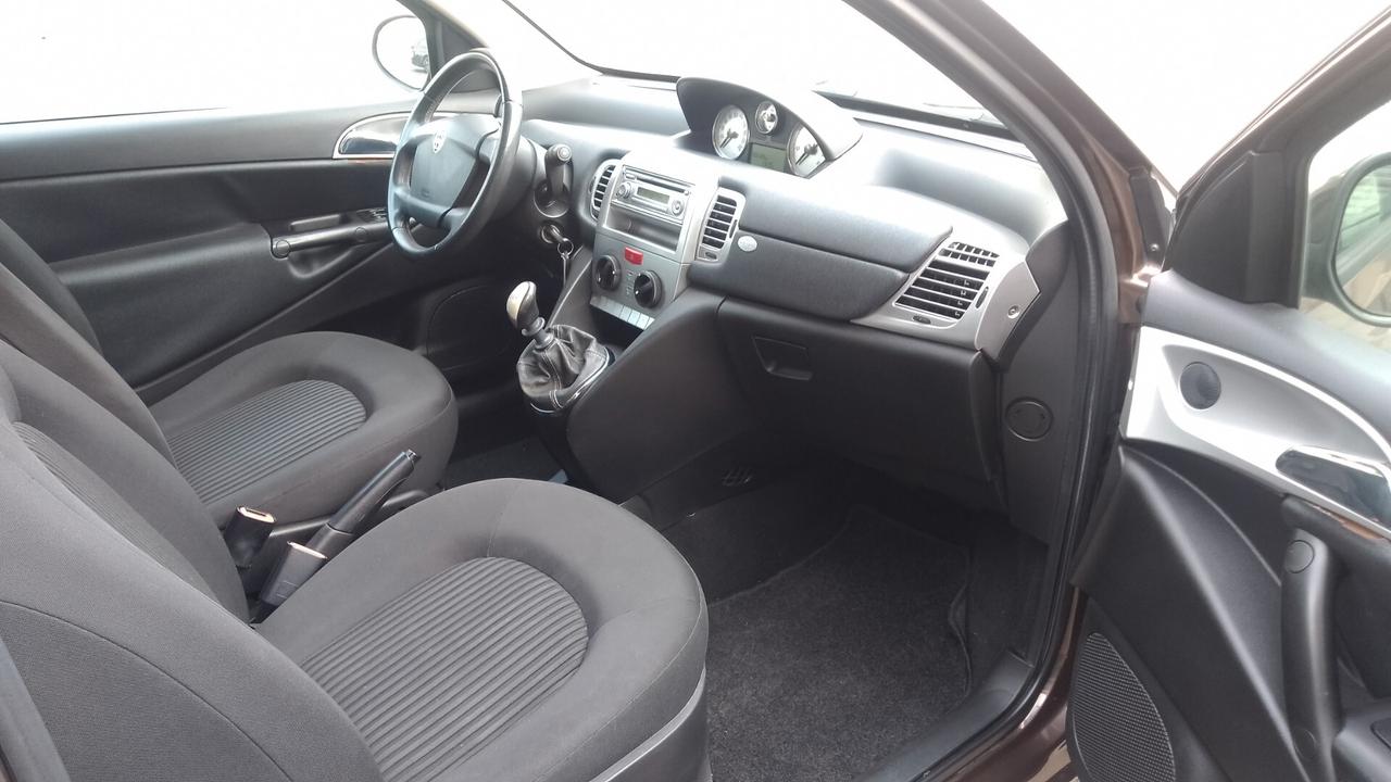 Lancia Ypsilon 1.2 BZ neopatentati 2011