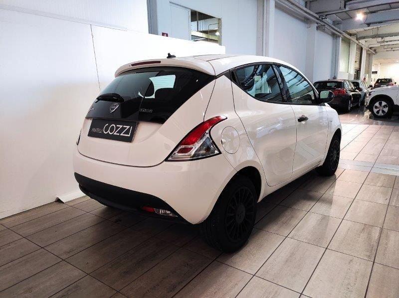 Lancia Ypsilon 3ª serie 1.0 FireFly 5 porte S&S Hybrid Ecochic Silver