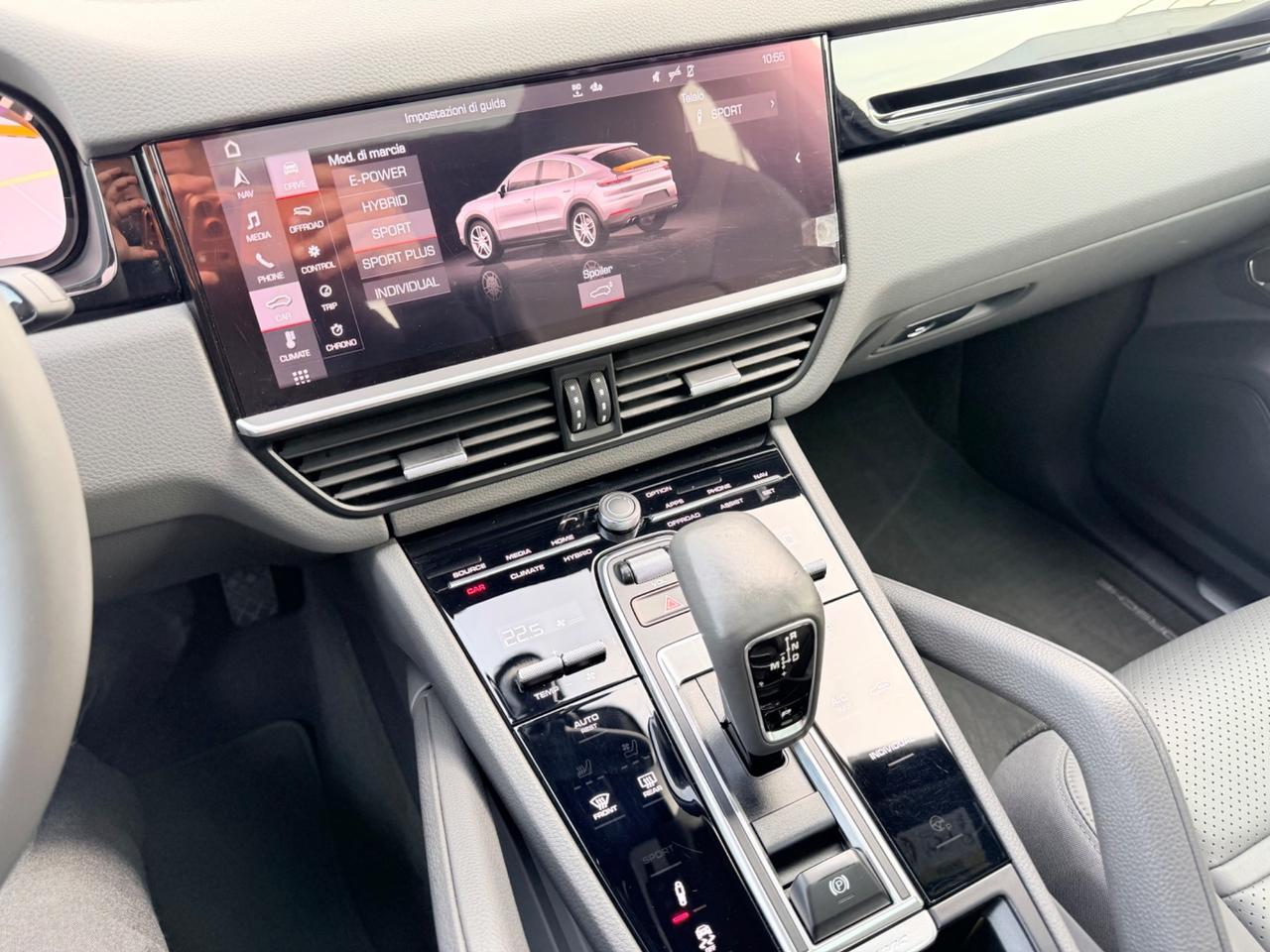 Porsche Cayenne Coupé 3.0 V6 E-Hybrid uni pro in garanzia