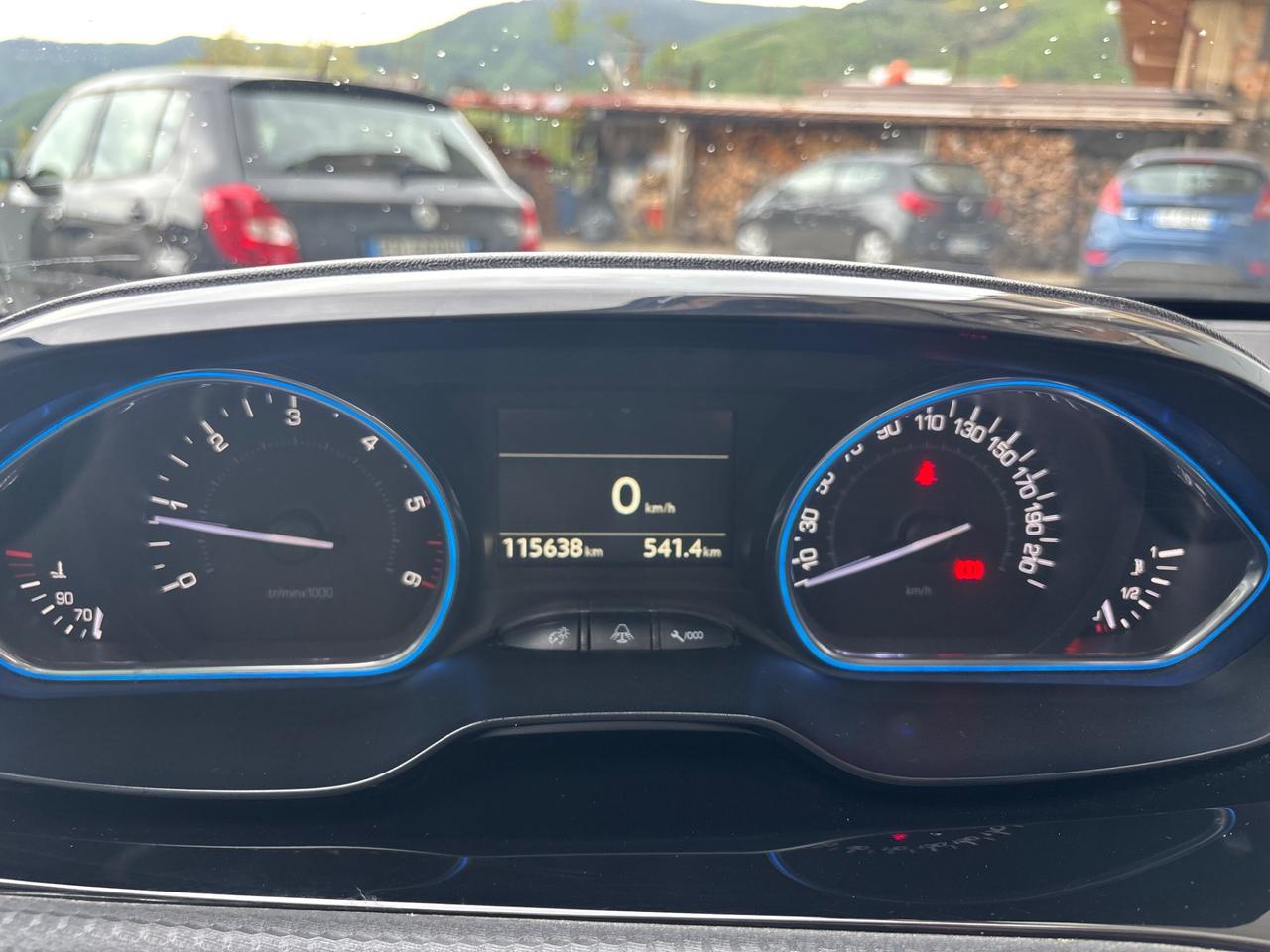 Peugeot 2008 BlueHDi 100 S&S allure accessioriata