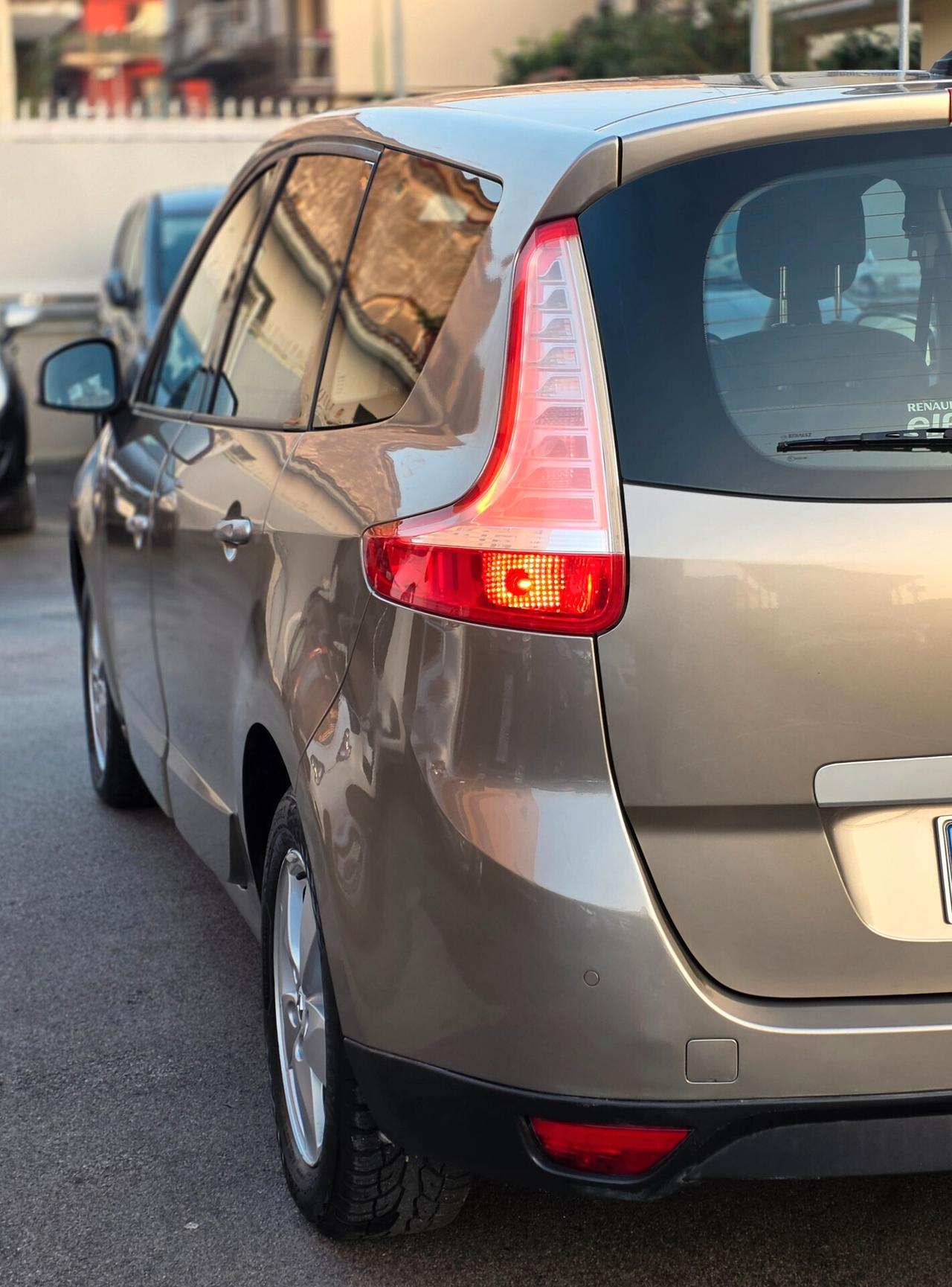 Renault Grand Scénic X-Mod 1.5 dCi 7 posti