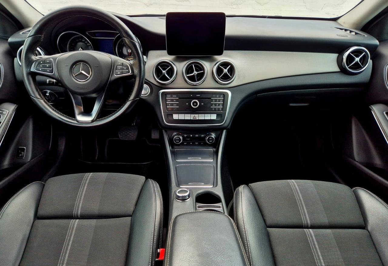 Mercedes-benz GLA 200d Premium Night Edition Automatic