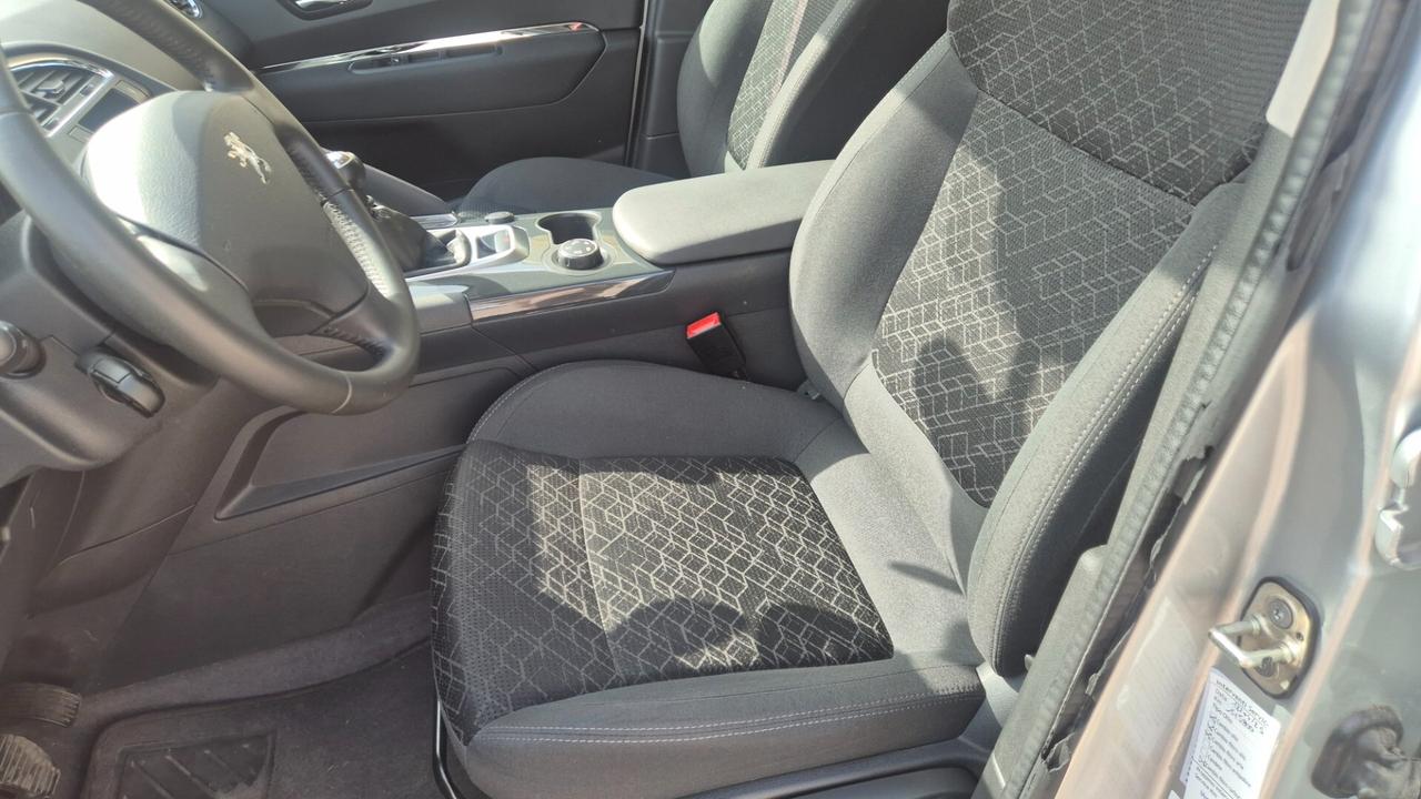 Peugeot 3008 1.6 HDi 115CV Business
