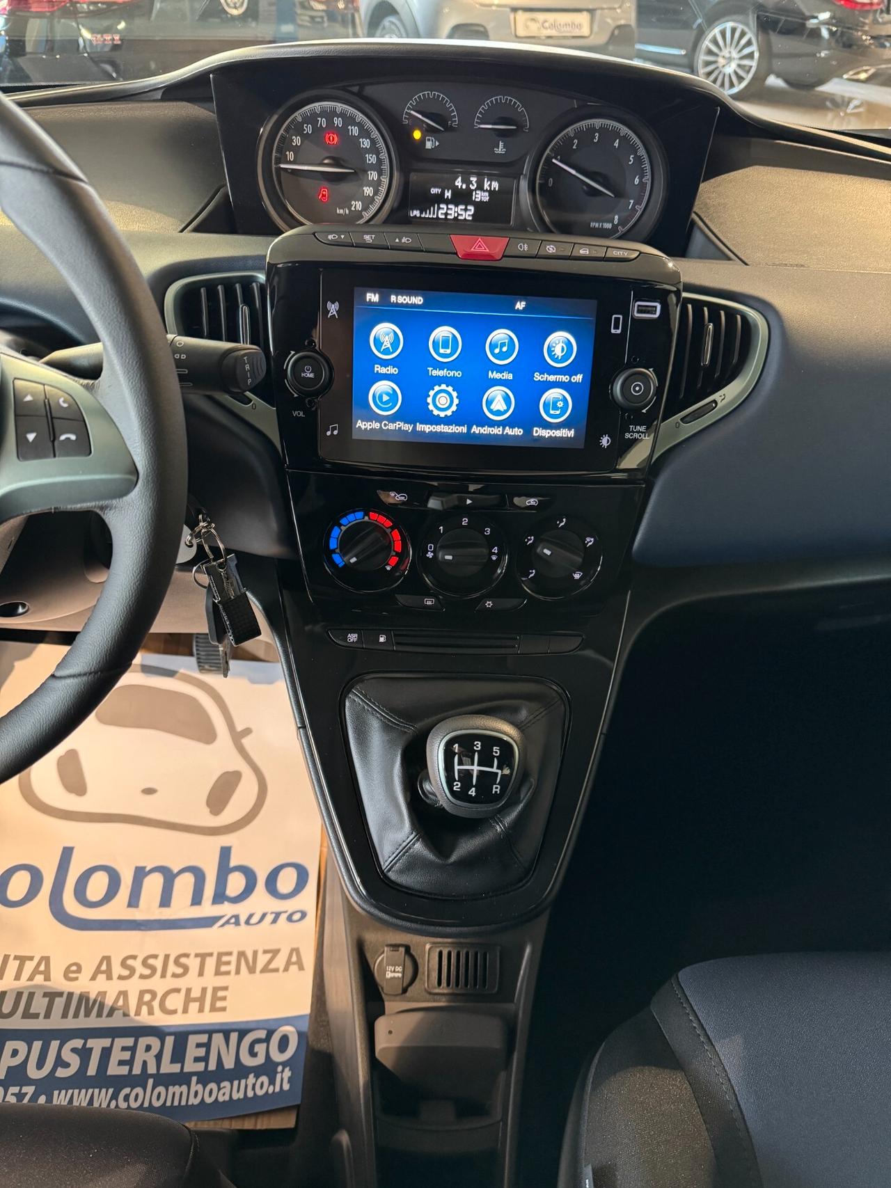 Lancia Ypsilon 1.0 firefly hybrid Platino App Conn Cam 15" Neopat