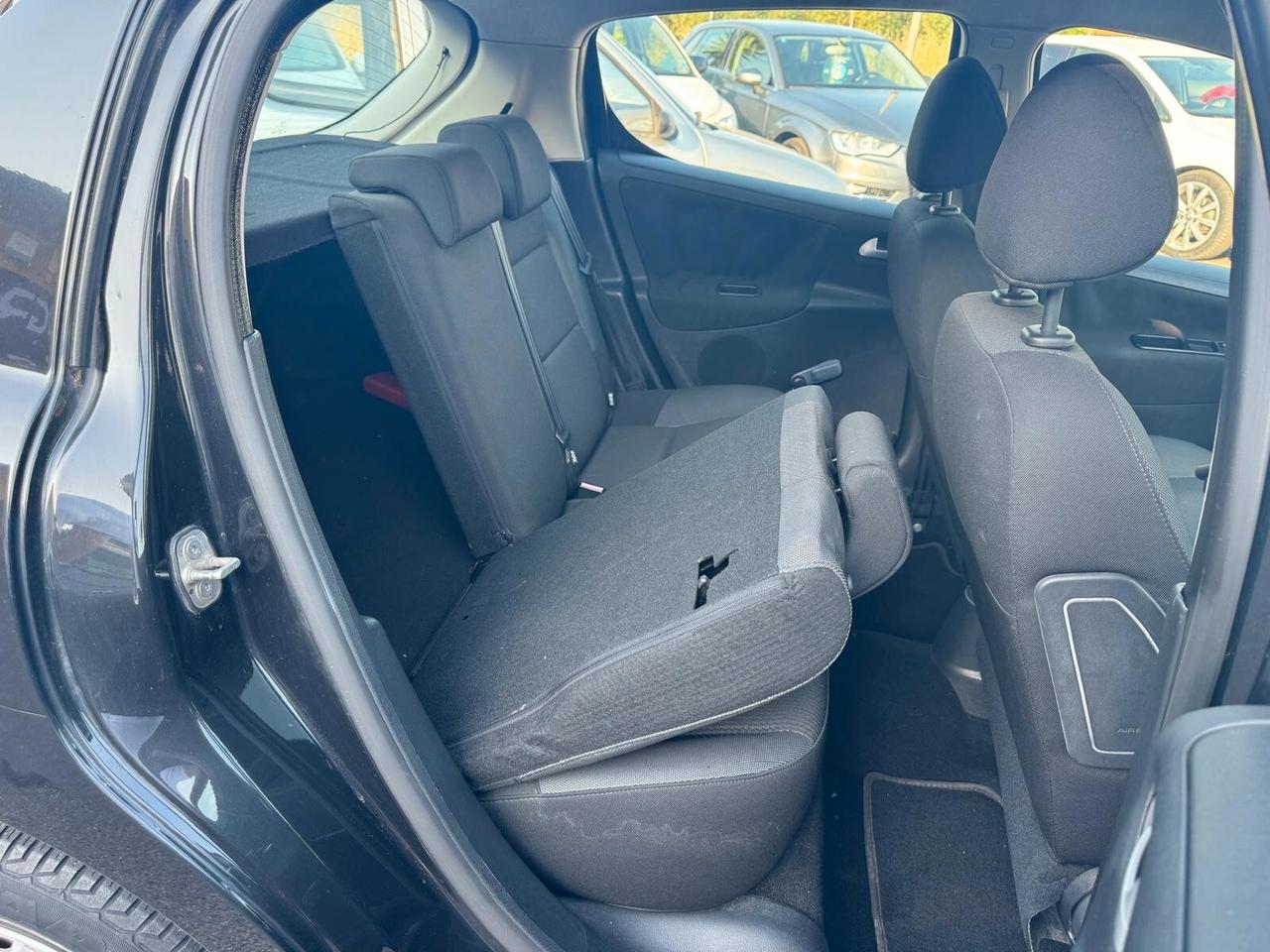 Peugeot 207 1.4 BENZ 5P UNIPRO SOLO 64000 KM - 2012
